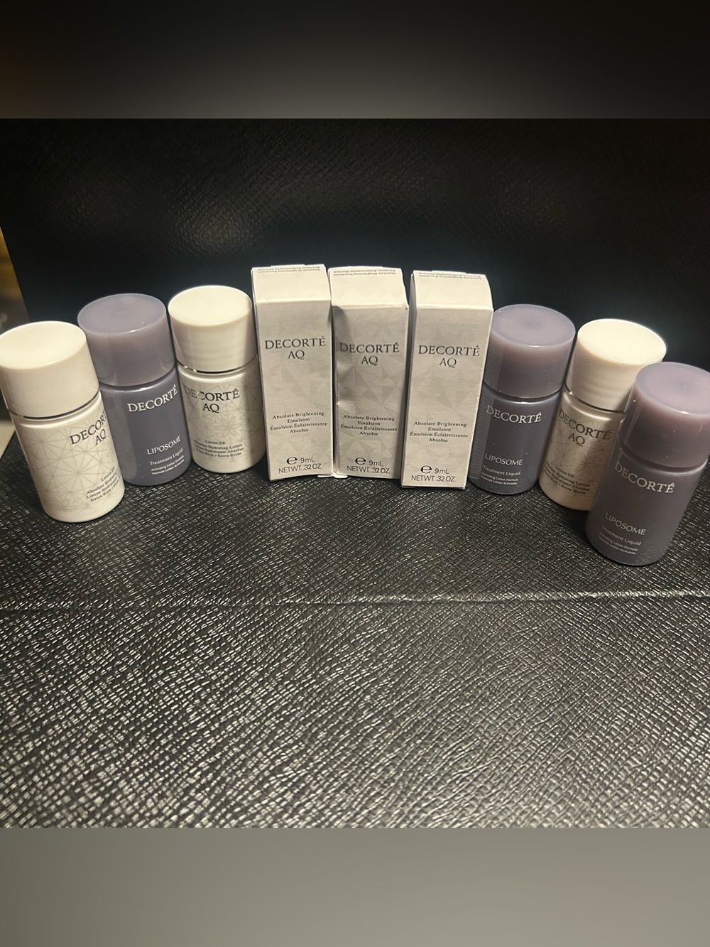 DECORTÉ AQ Absolute Brightening Emulsion + Liposome + Hydrating Lotion Set 9 Pc - Picture 2 of 10